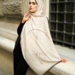 Beige Satin hijab collectie