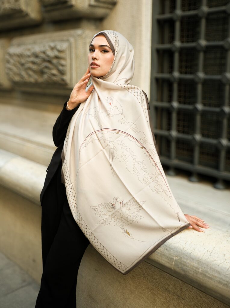 Beige Satin hijab collectie